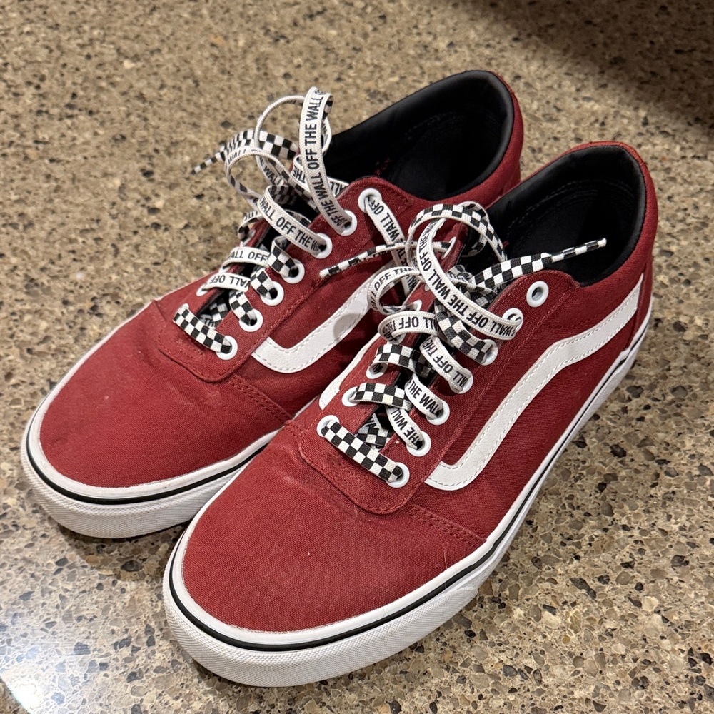 Vans Men's Red and White Sneakers